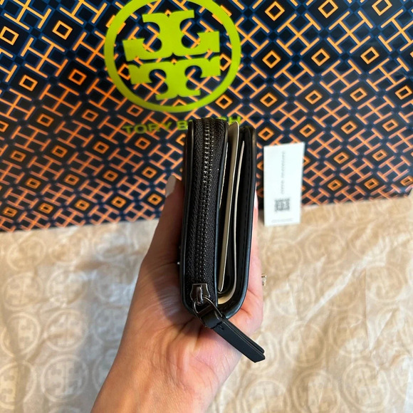 Tory Burch Britten Matte Bifold Wallet Matte Black - Picture 2 of 12